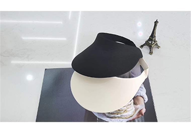 Top Air hat3